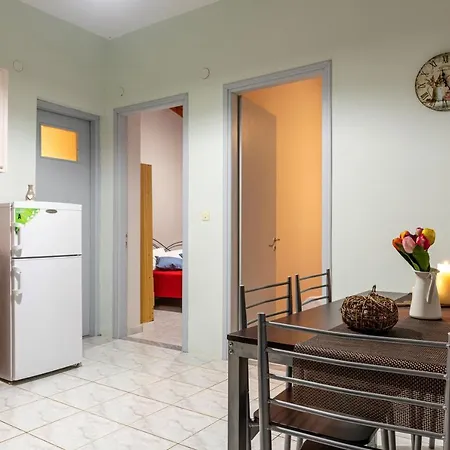 Sunny Summer Retreat - Perfect Location