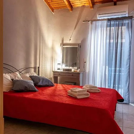 Sunny Summer Retreat - Perfect Location Apartment Vasilitsion