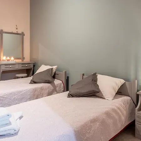 Sunny Summer Retreat - Perfect Location Apartment Vasilitsion