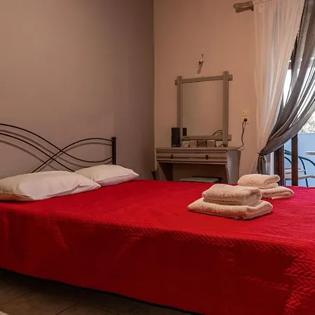 Sunny Summer Retreat - Perfect Location Apartment Vasilitsion